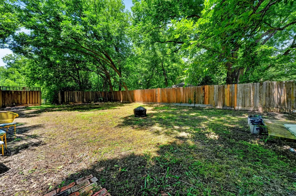 415 S Dallas Avenue Lancaster TX 75146