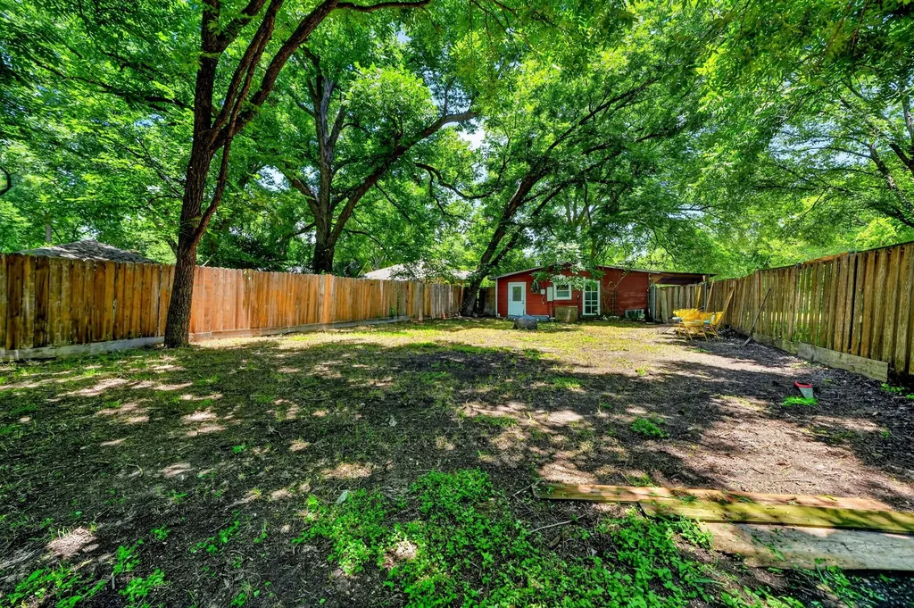 415 S Dallas Avenue Lancaster TX 75146