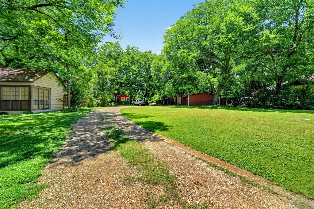 415 S Dallas Avenue Lancaster TX 75146