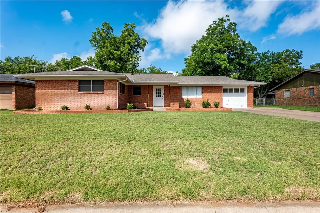 1762 N Mccart Street Stephenville TX 76401