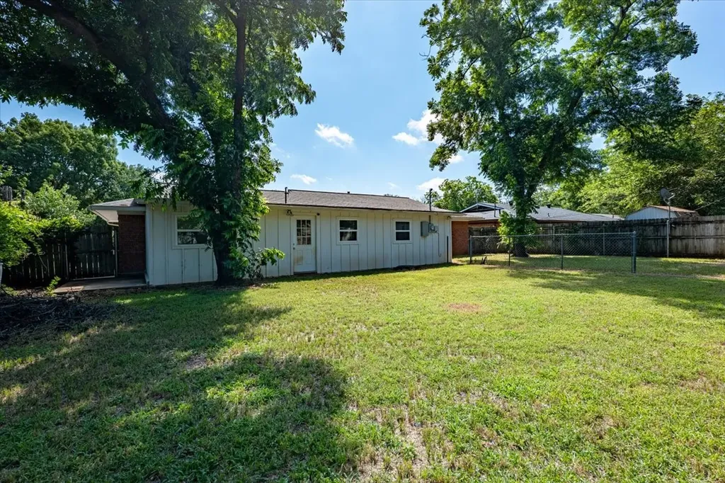 1762 N Mccart Street Stephenville TX 76401