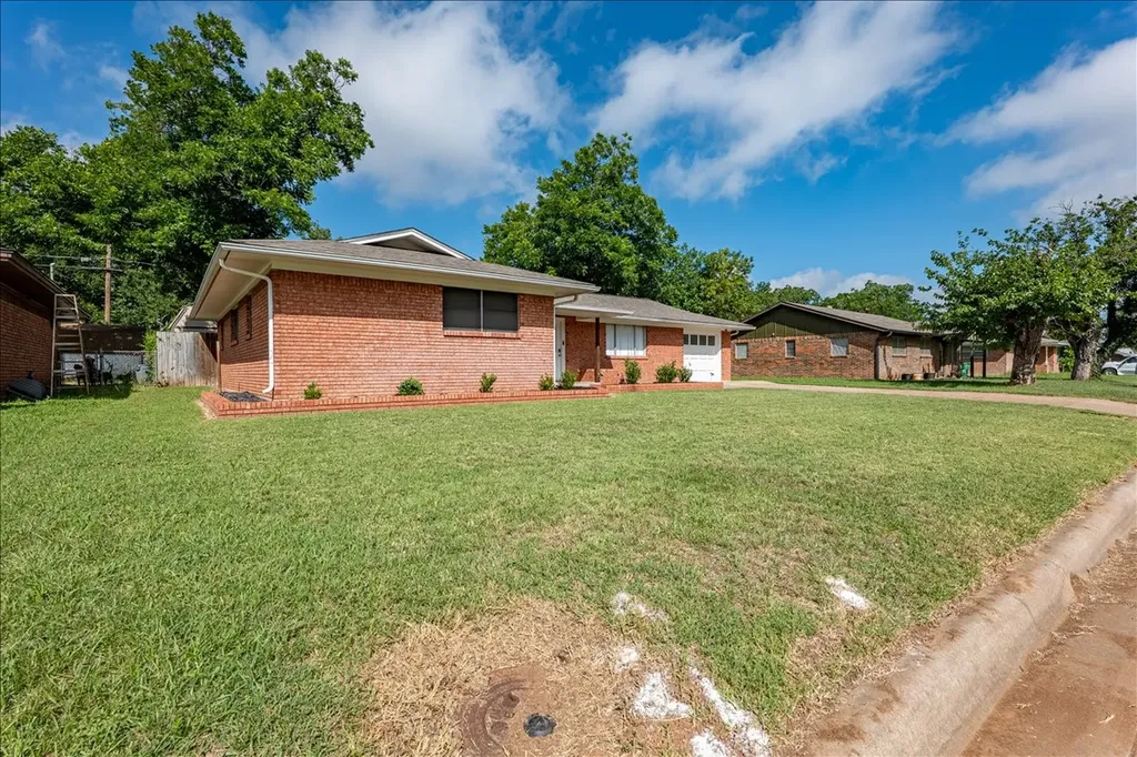 1762 N Mccart Street Stephenville TX 76401