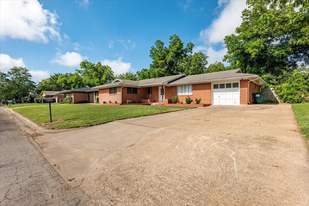 1762 N Mccart Street Stephenville TX 76401
