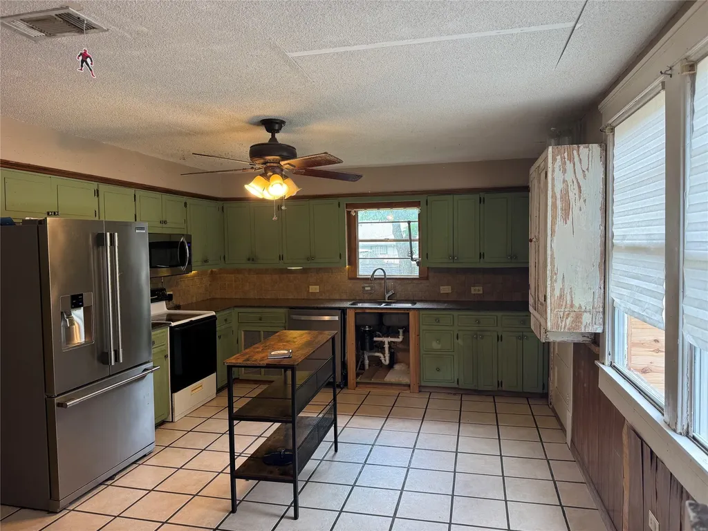 703 N Parmele Street Leonard TX 75452