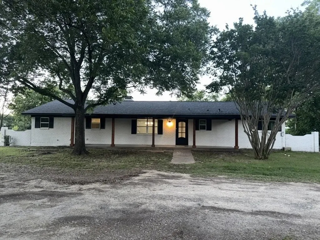 324 County Road 904 Joshua TX 76058