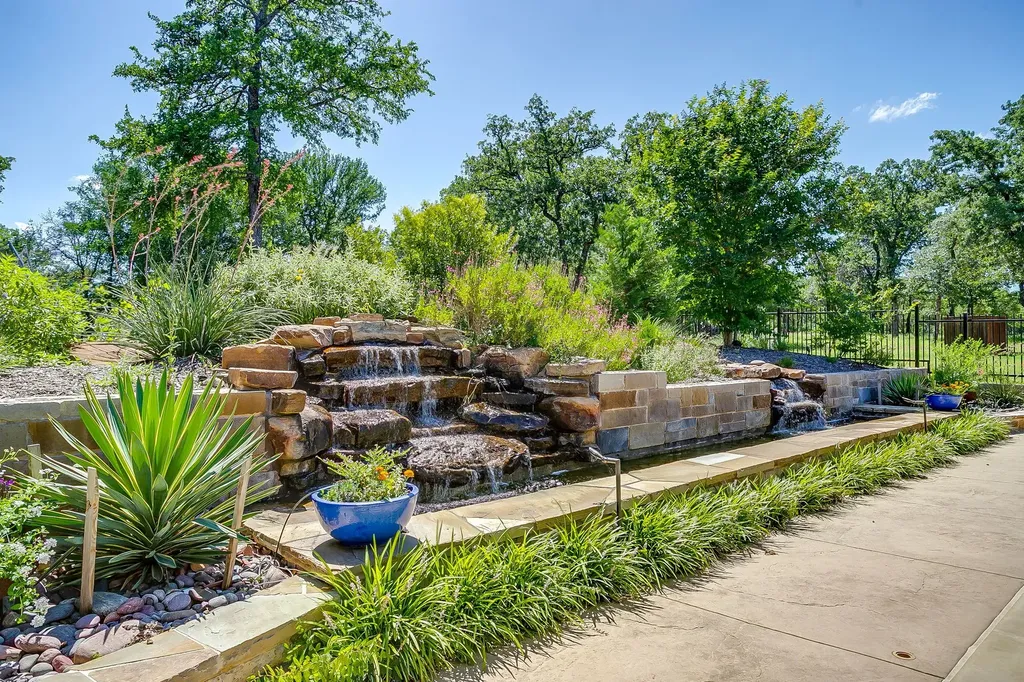 154 Creek Meadow Court Lipan TX 76462