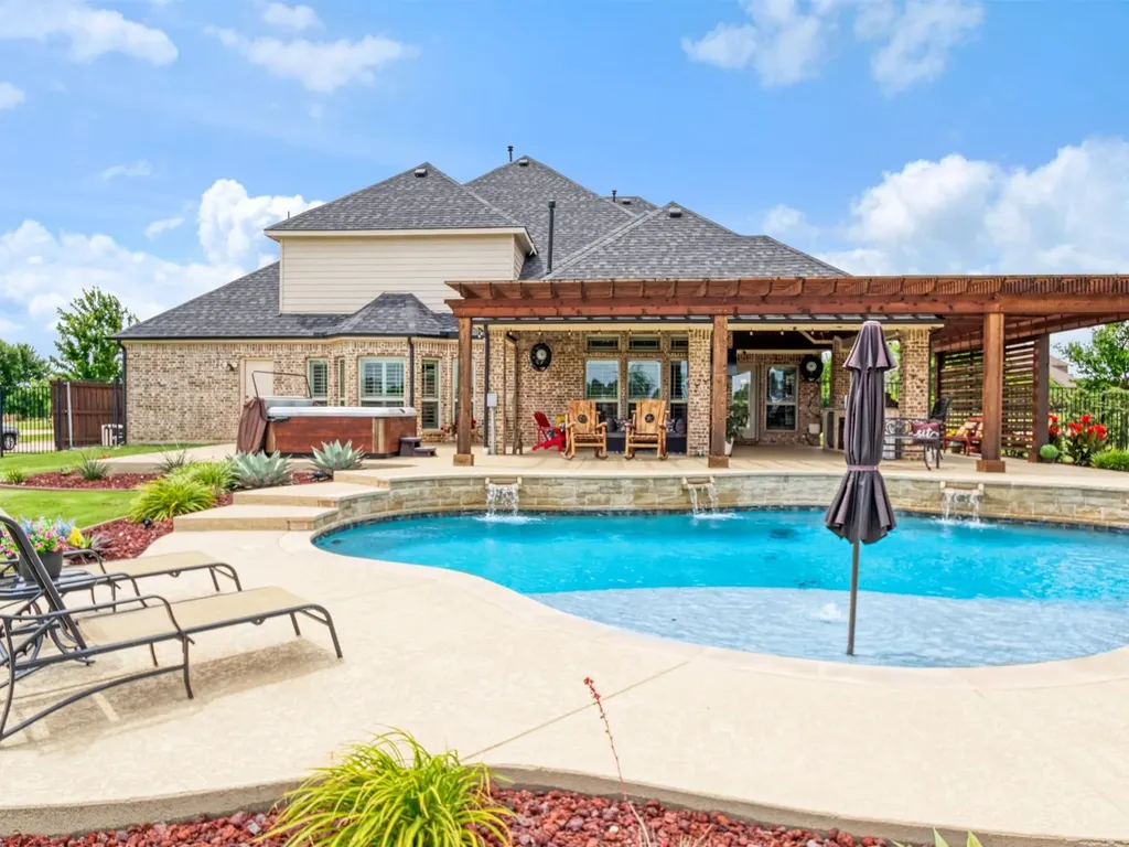 178 Las Colinas Trail Cross Roads TX 76227