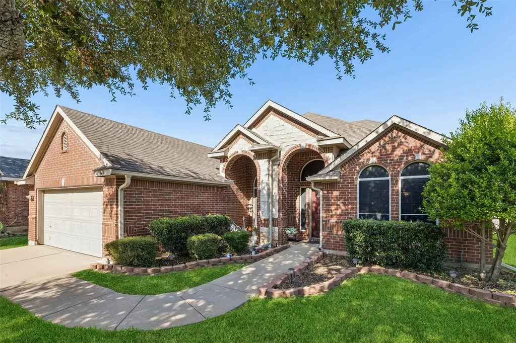 949 Chestnut Lane Saginaw TX 76179