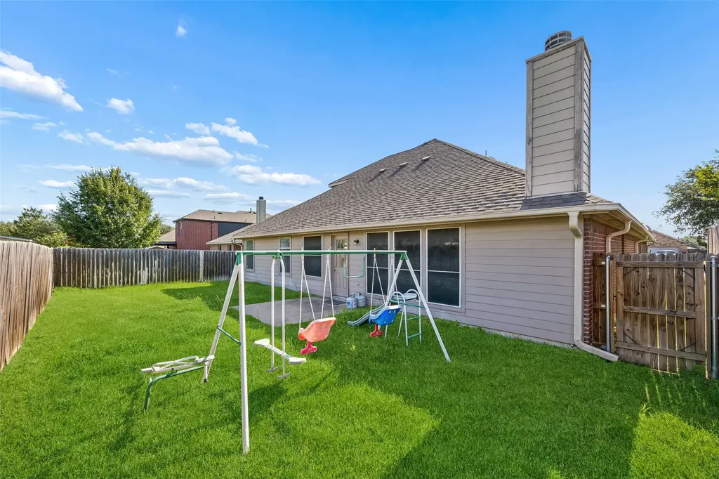 949 Chestnut Lane Saginaw TX 76179