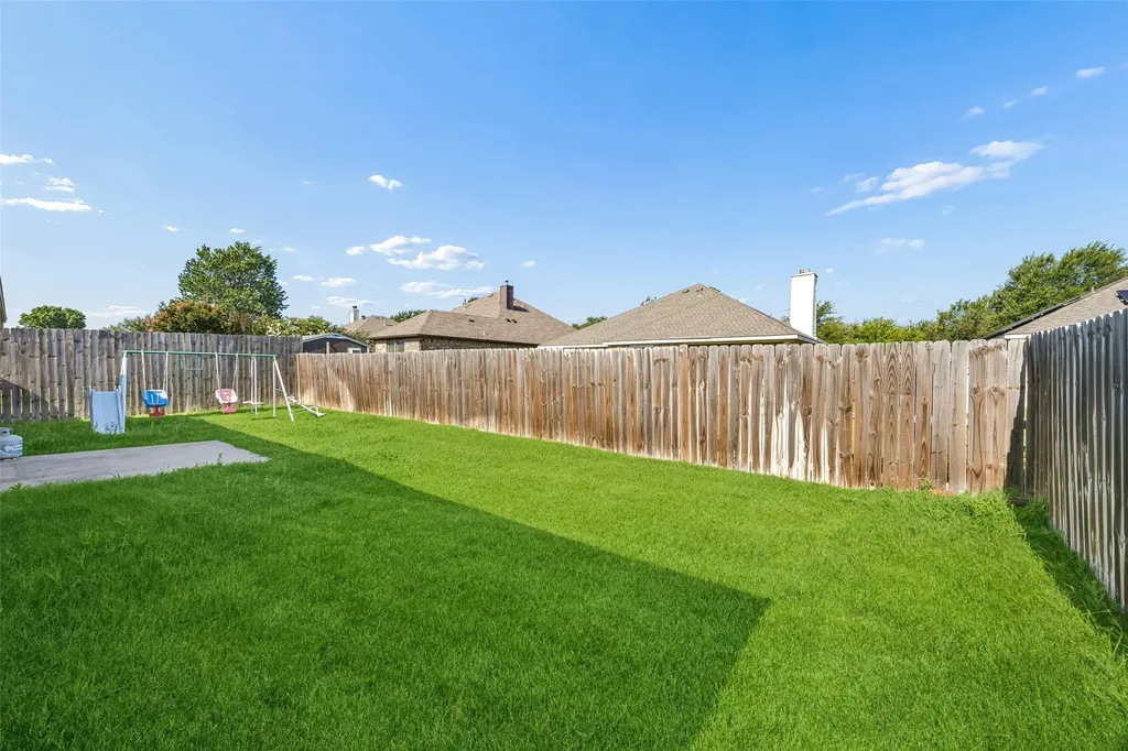 949 Chestnut Lane Saginaw TX 76179