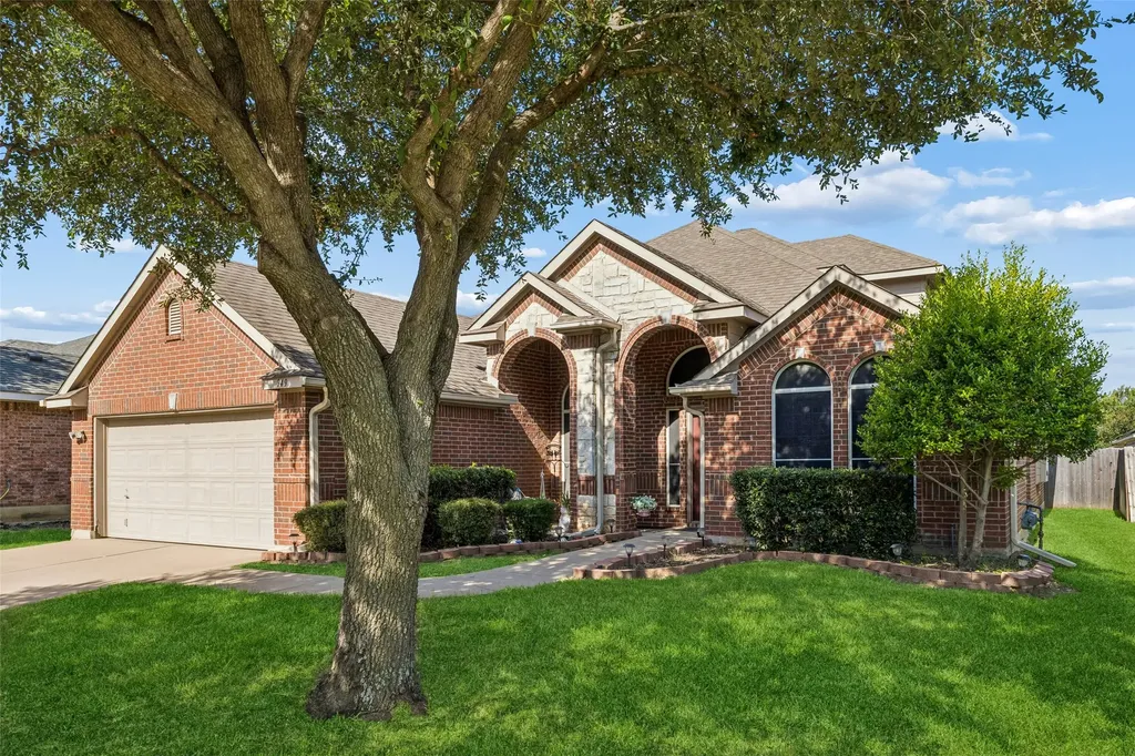 949 Chestnut Lane Saginaw TX 76179