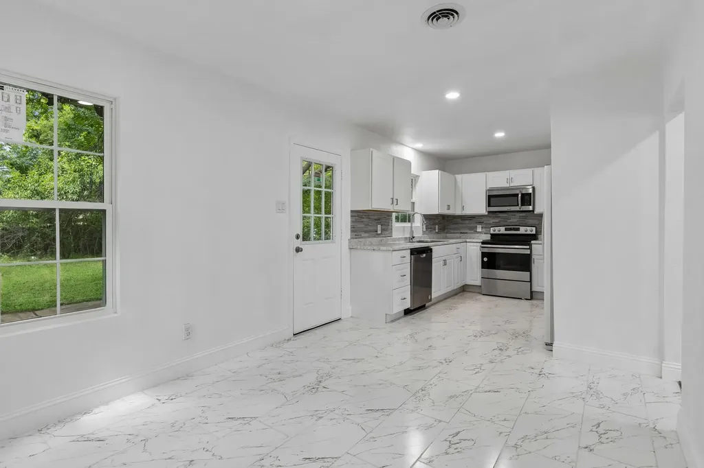 4233 Quails Lane Fort Worth TX 76119