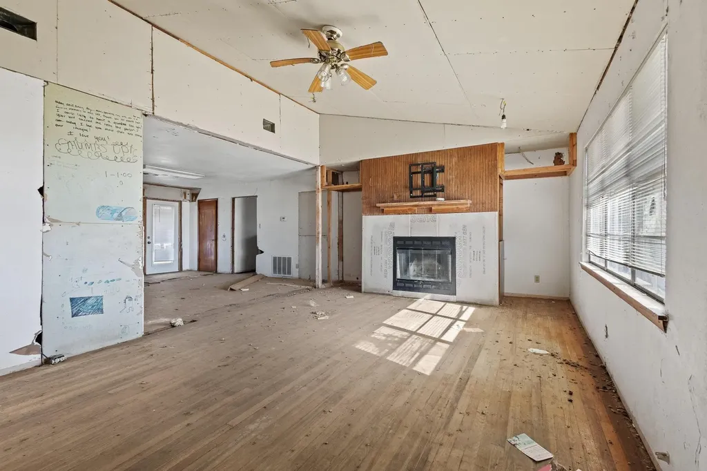 3467 E Farm Market 120 Denison TX 75021