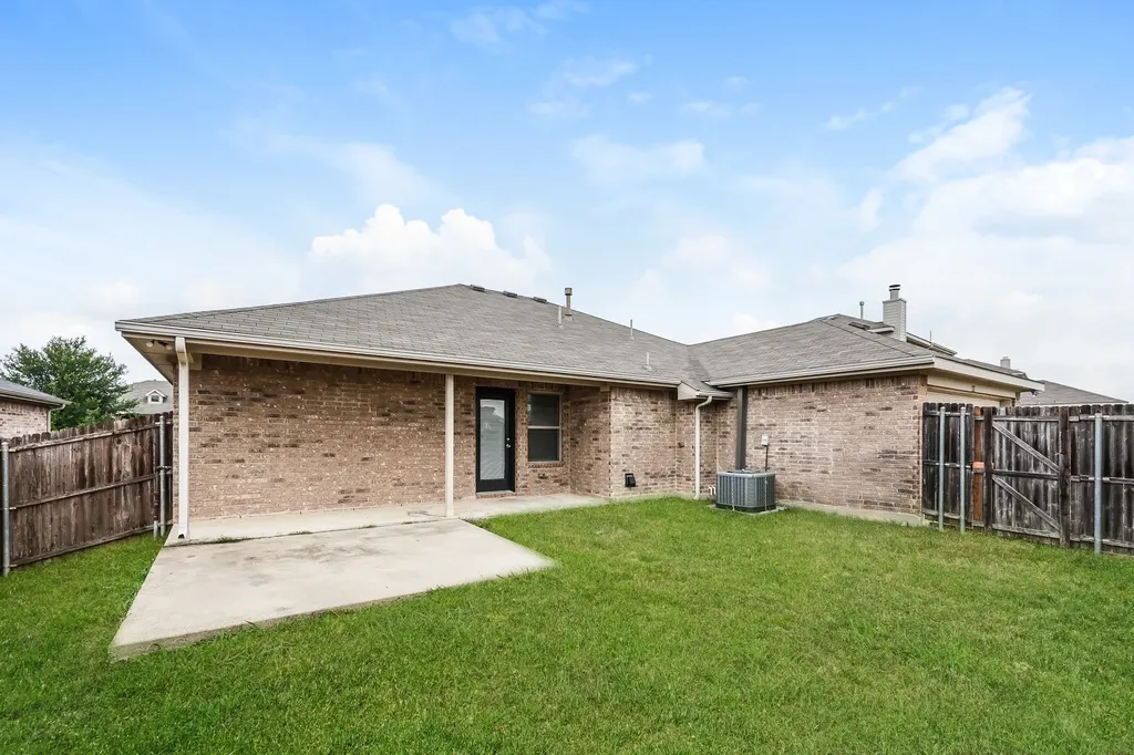 610 Canvas Court Lancaster TX 75146