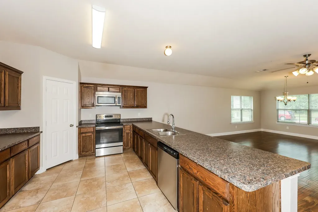 610 Canvas Court Lancaster TX 75146
