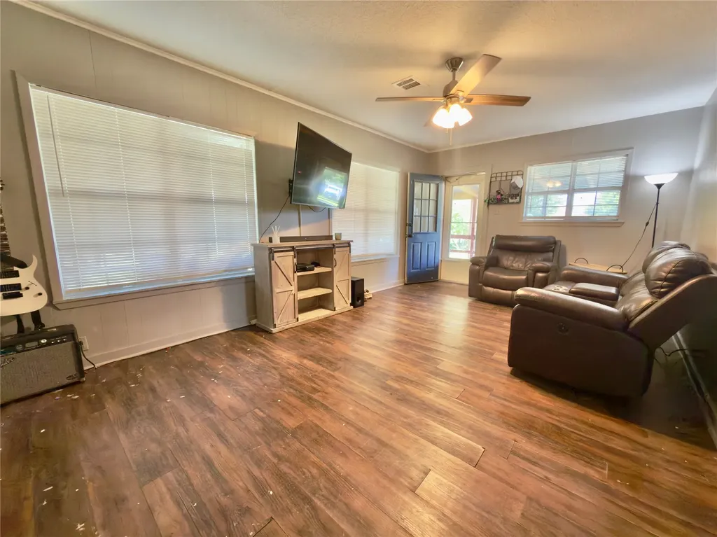 1600 Hcr 2302 S Abbott TX 76621