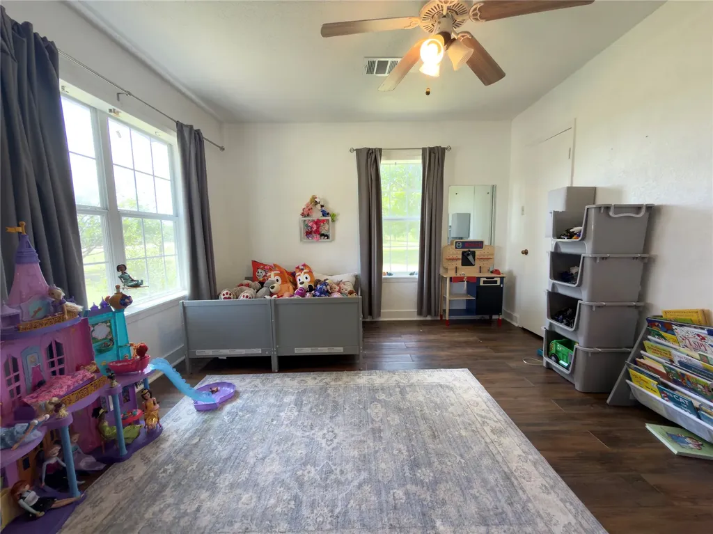 1600 Hcr 2302 S Abbott TX 76621