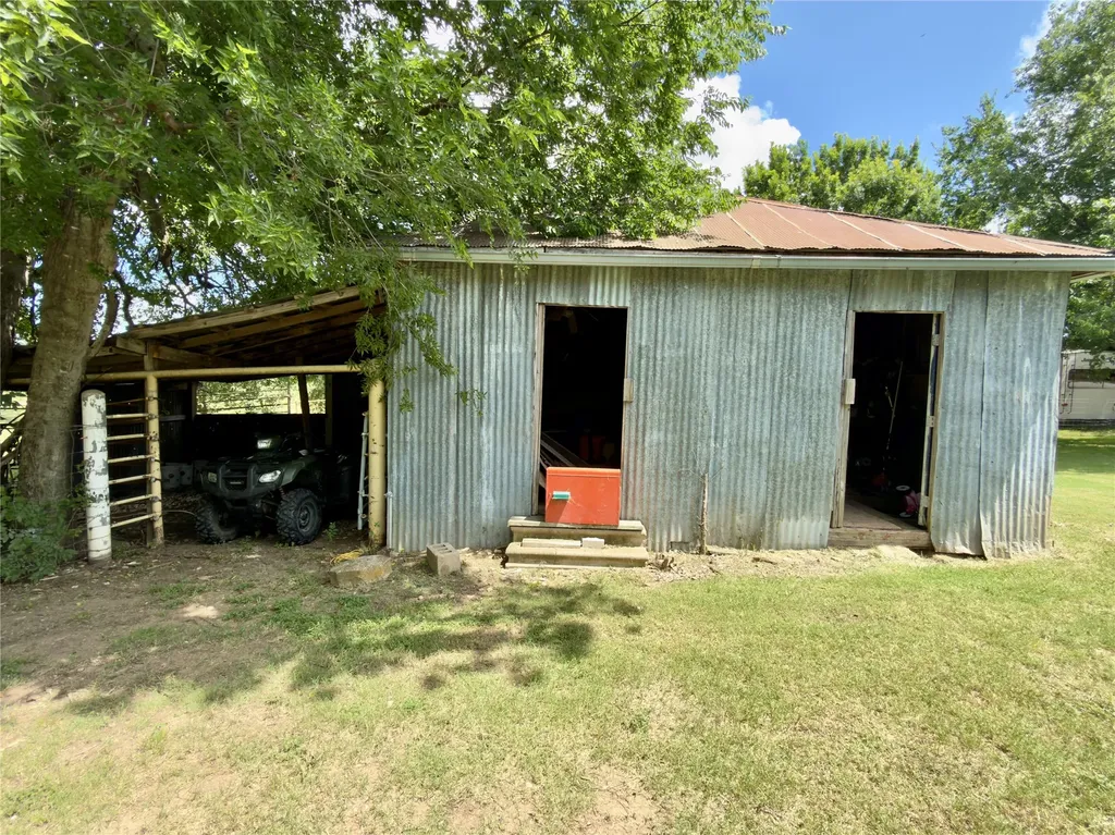 1600 Hcr 2302 S Abbott TX 76621