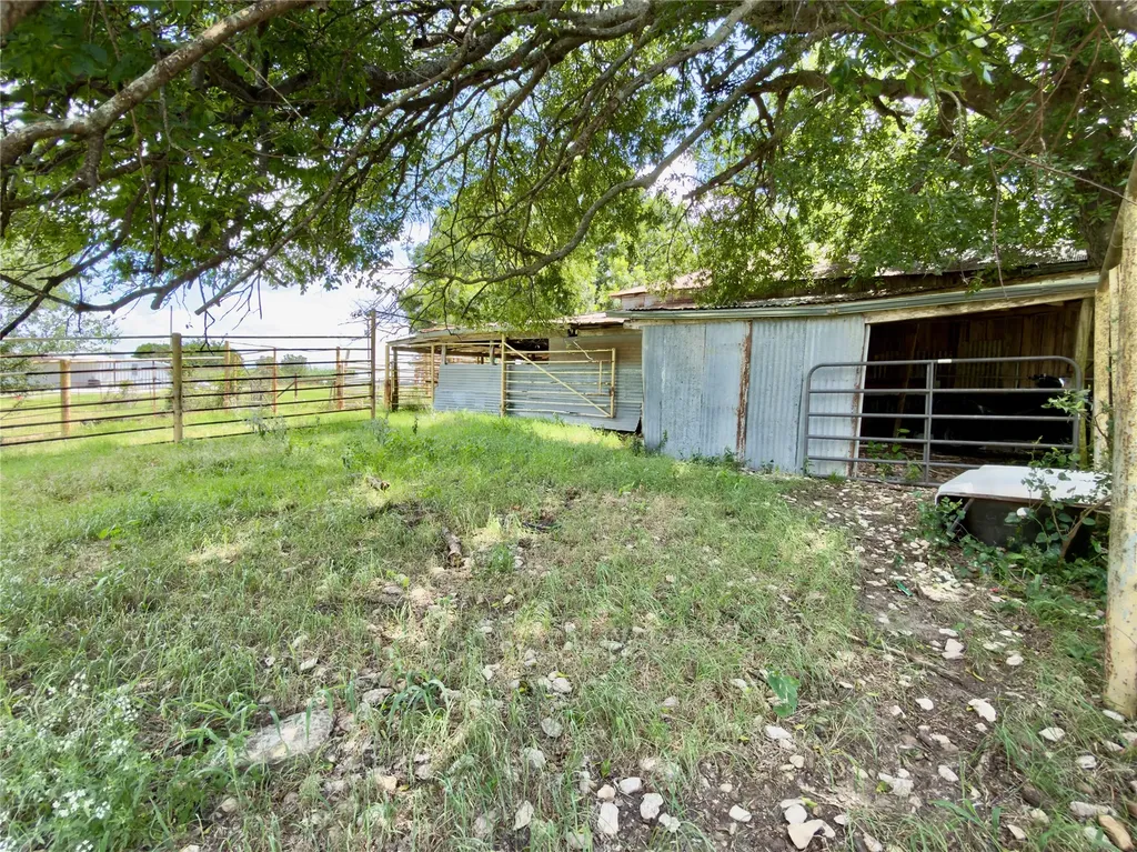 1600 Hcr 2302 S Abbott TX 76621