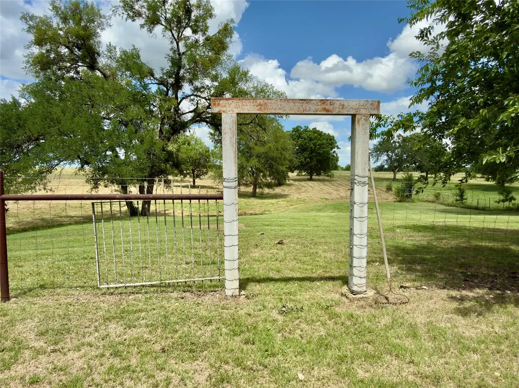 1600 Hcr 2302 S Abbott TX 76621
