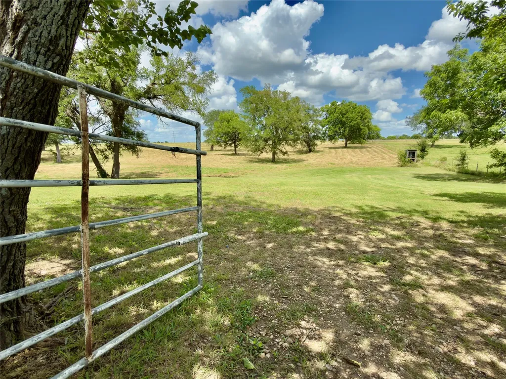 1600 Hcr 2302 S Abbott TX 76621