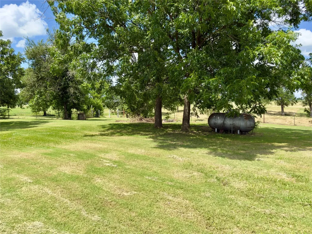 1600 Hcr 2302 S Abbott TX 76621
