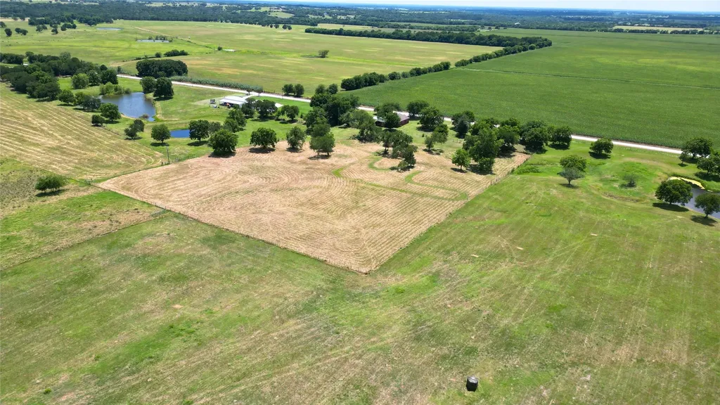 1600 Hcr 2302 S Abbott TX 76621
