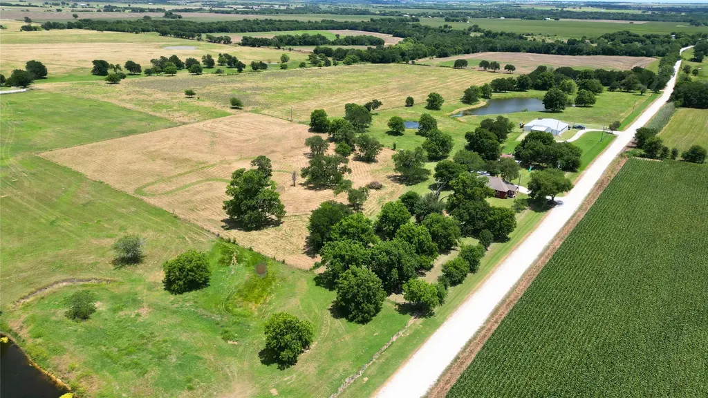 1600 Hcr 2302 S Abbott TX 76621