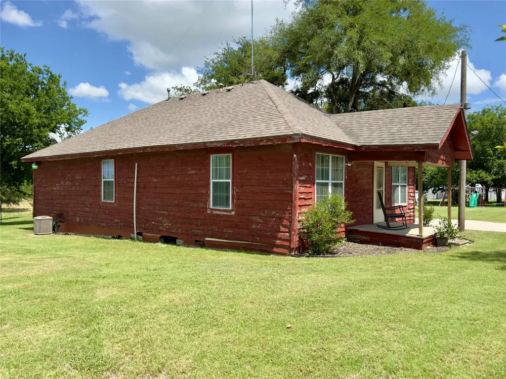 1600 Hcr 2302 S Abbott TX 76621