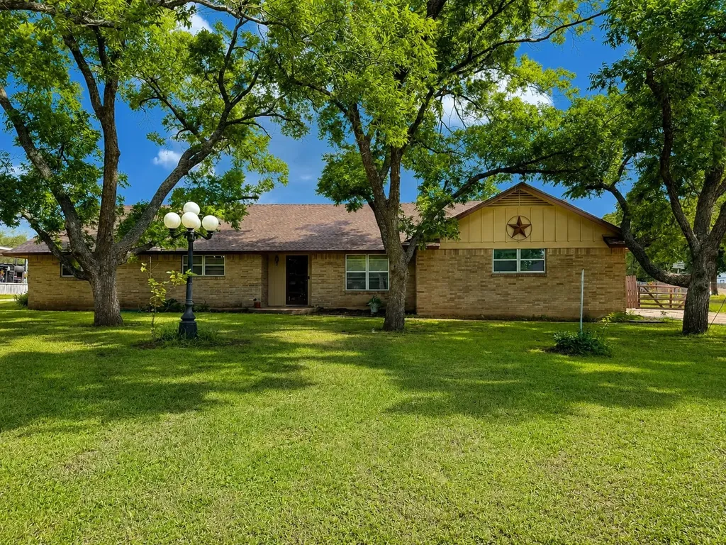 536 E 4th Street Joshua TX 76058