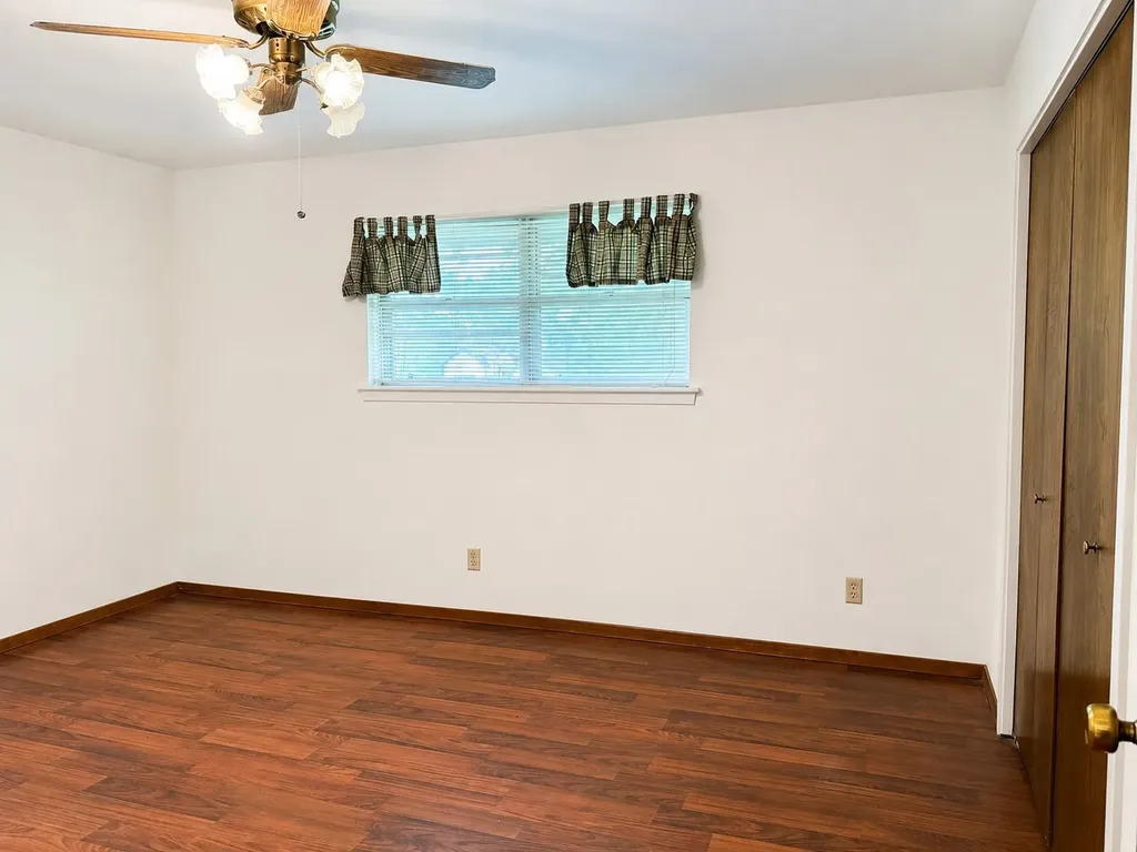 536 E 4th Street Joshua TX 76058