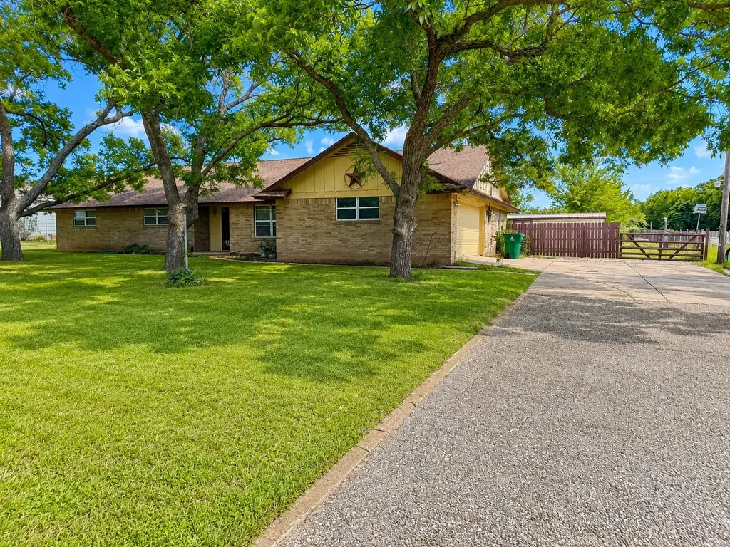 536 E 4th Street Joshua TX 76058