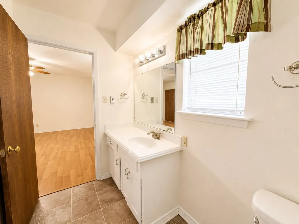 536 E 4th Street Joshua TX 76058