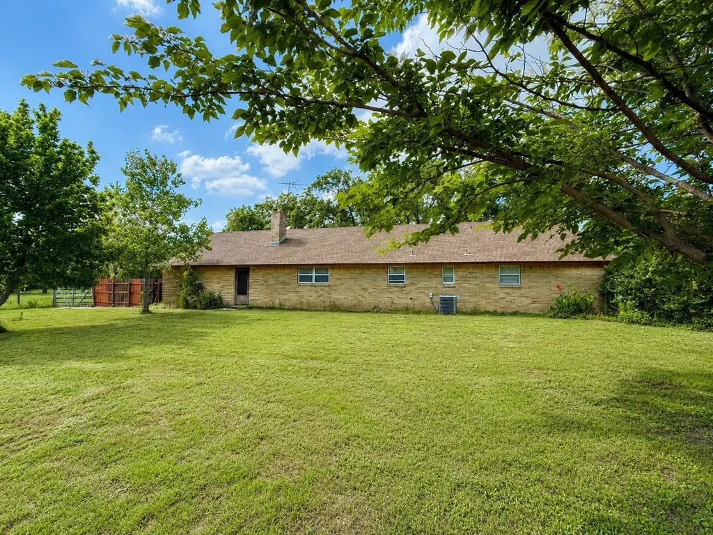 536 E 4th Street Joshua TX 76058