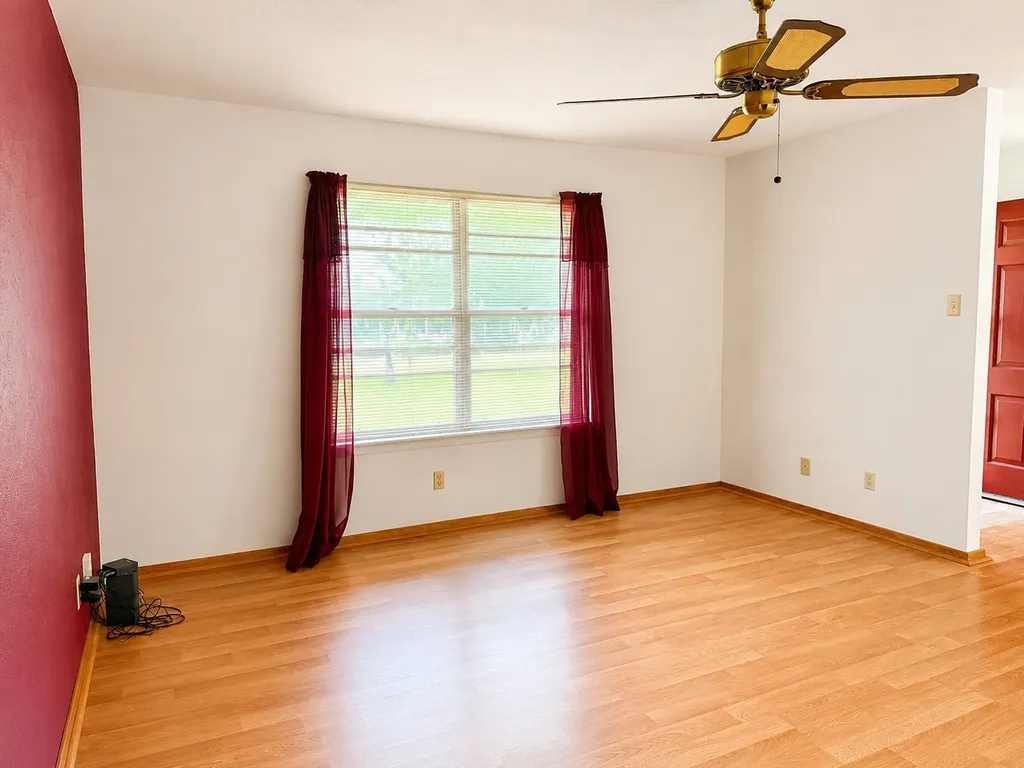 536 E 4th Street Joshua TX 76058