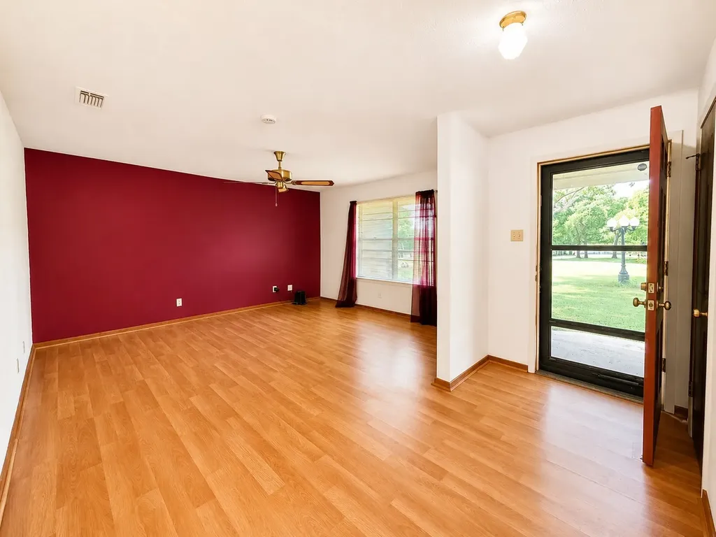 536 E 4th Street Joshua TX 76058