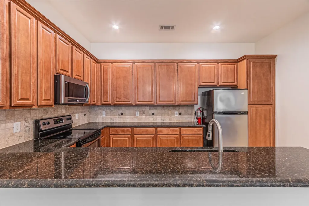 2316 Stutz Drive Dallas TX 75235