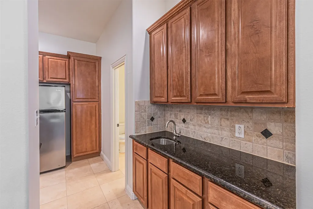 2316 Stutz Drive Dallas TX 75235