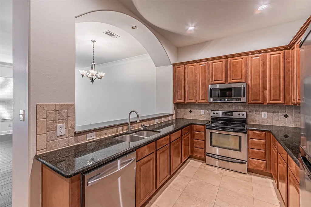 2316 Stutz Drive Dallas TX 75235