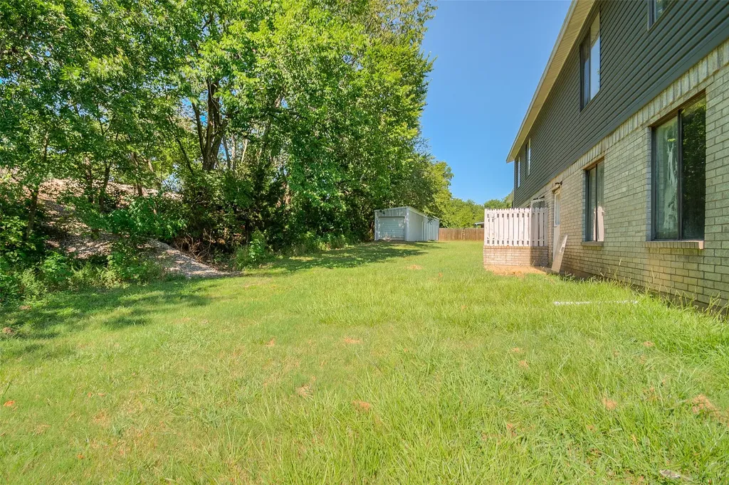 244 W Mcfarland Street Bells TX 75414