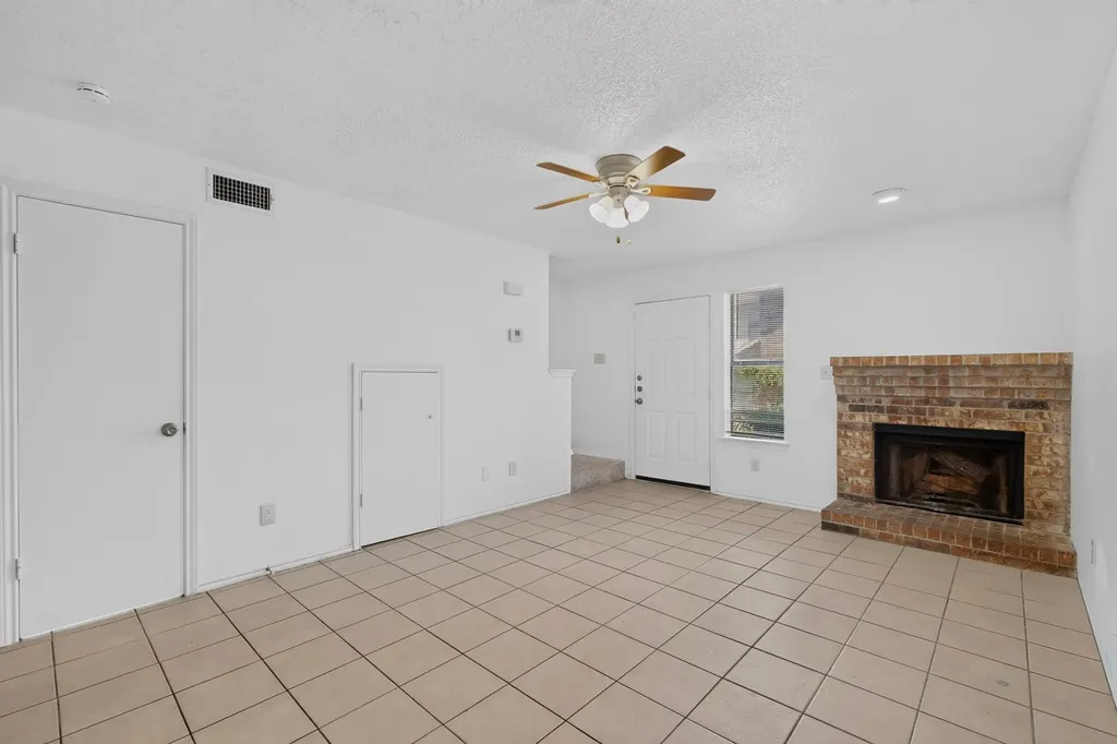 2105 W Walnut Street Garland TX 75042