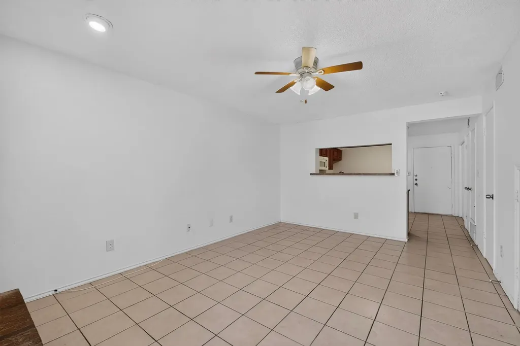 2105 W Walnut Street Garland TX 75042