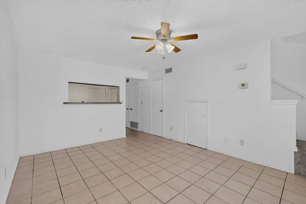 2105 W Walnut Street Garland TX 75042