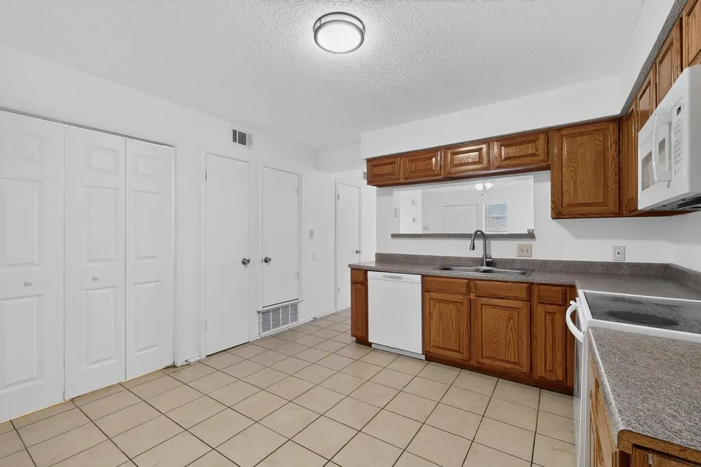 2105 W Walnut Street Garland TX 75042