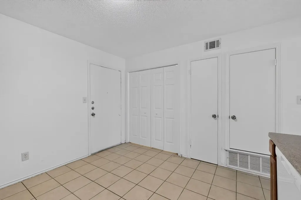 2105 W Walnut Street Garland TX 75042