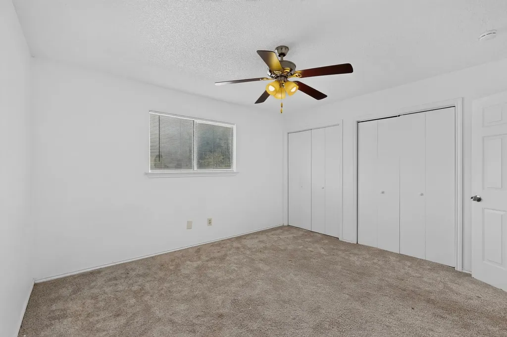2105 W Walnut Street Garland TX 75042