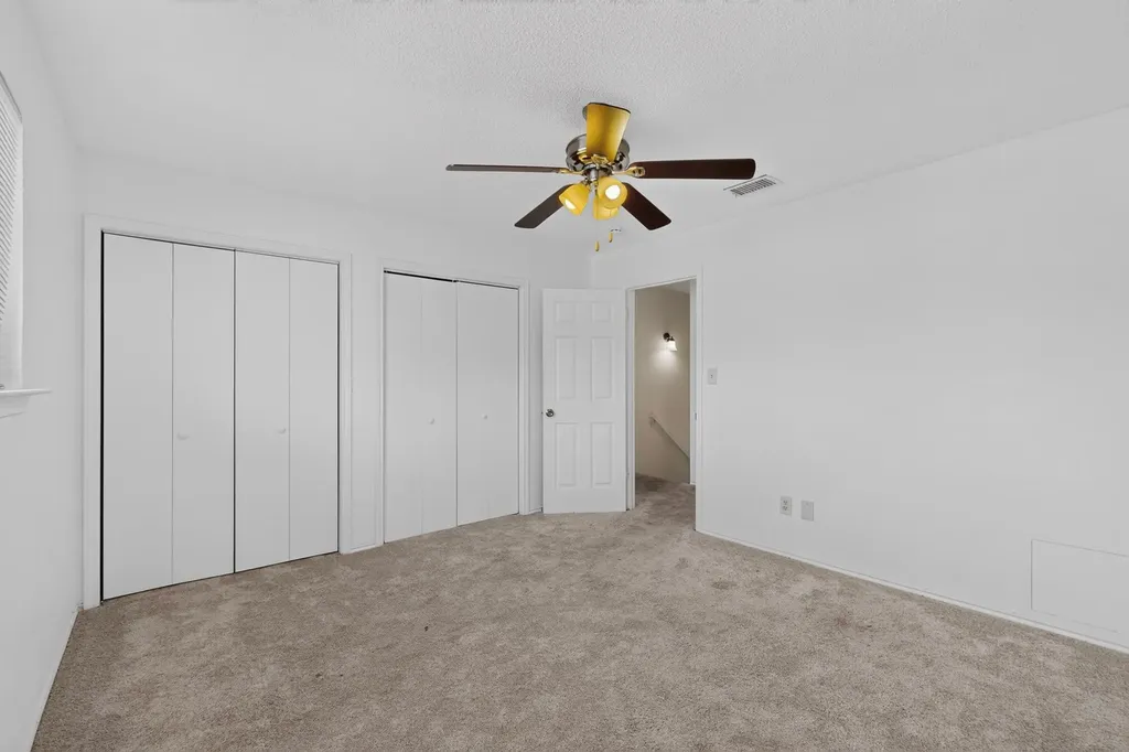 2105 W Walnut Street Garland TX 75042