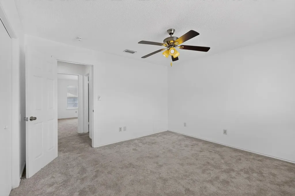 2105 W Walnut Street Garland TX 75042