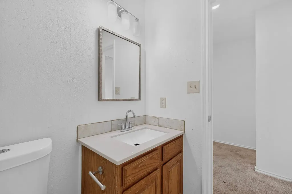 2105 W Walnut Street Garland TX 75042