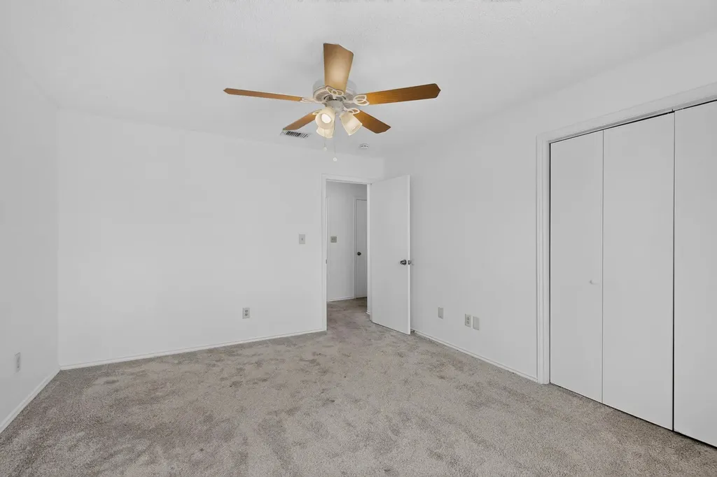2105 W Walnut Street Garland TX 75042